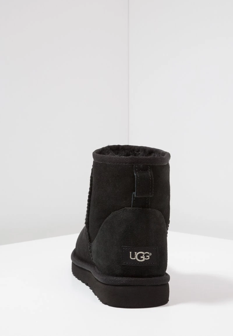 Ugg CLASSIC MINI - Stiefelette - Black – Bild 4