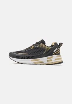 EA7 Emporio Armani CRUSHER DISTANCE TRAIL UNISEX - Sneaker Low - Black/light Gold