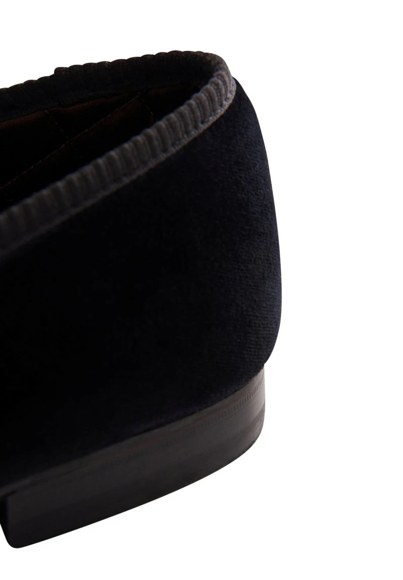 Oscar Jacobson TUXEDO - Slipper - Black – Bild 5